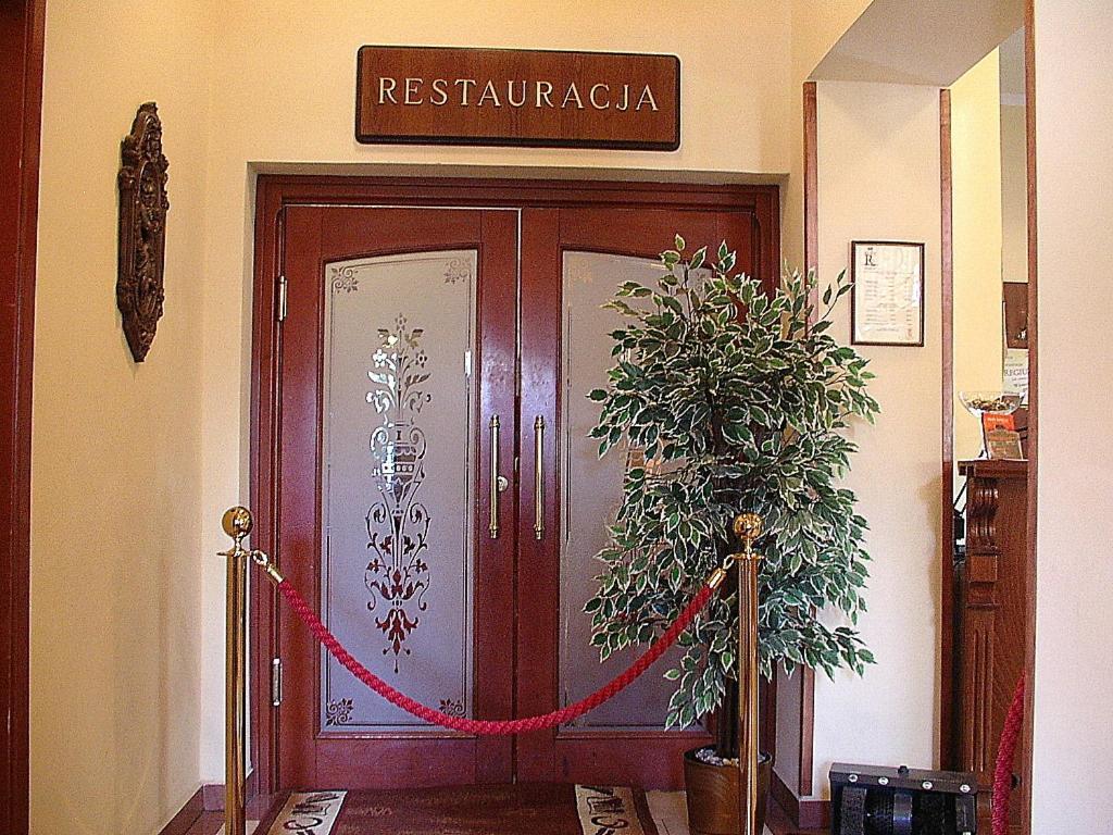 Hotel Regius Ополе Экстерьер фото